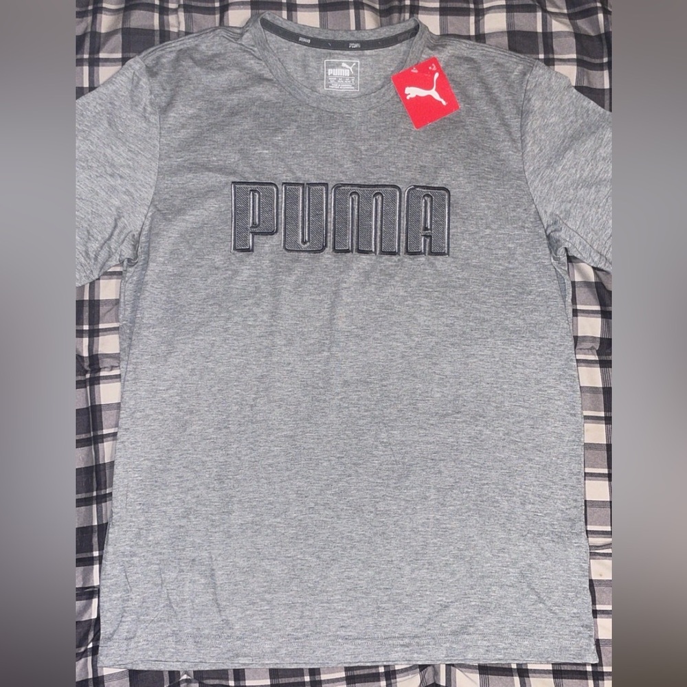 PUMA Embroidered Logo Short Sleeved Tee Size Medium